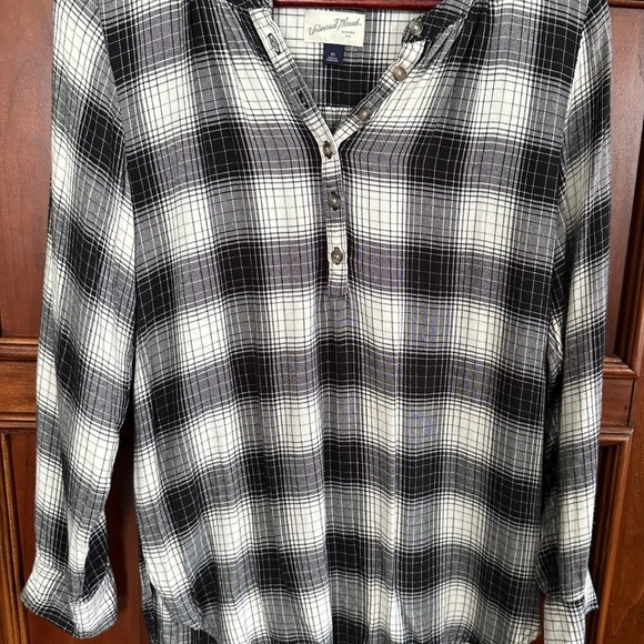 Universal Thread Women's Hi-Lo Black and White Plaid Top Long Sleeves Size XS - Picture 5 of 11